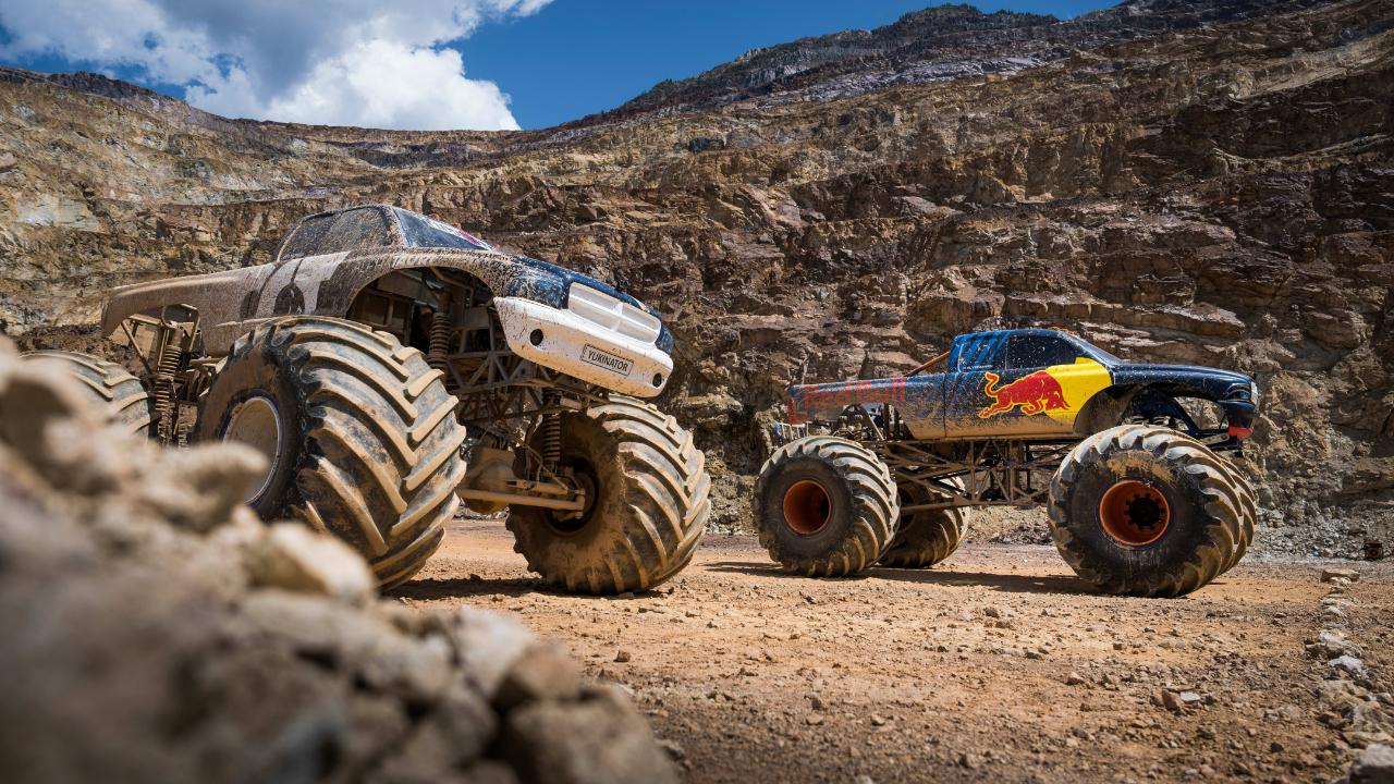Victory+ - Verstappen vs Tsunoda in Mega Trucks